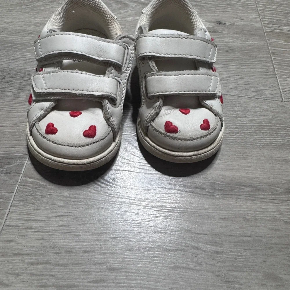 Zara Kids White Faux Leather Heart Embroidered Sneakers Size EU 21 or toddler 5